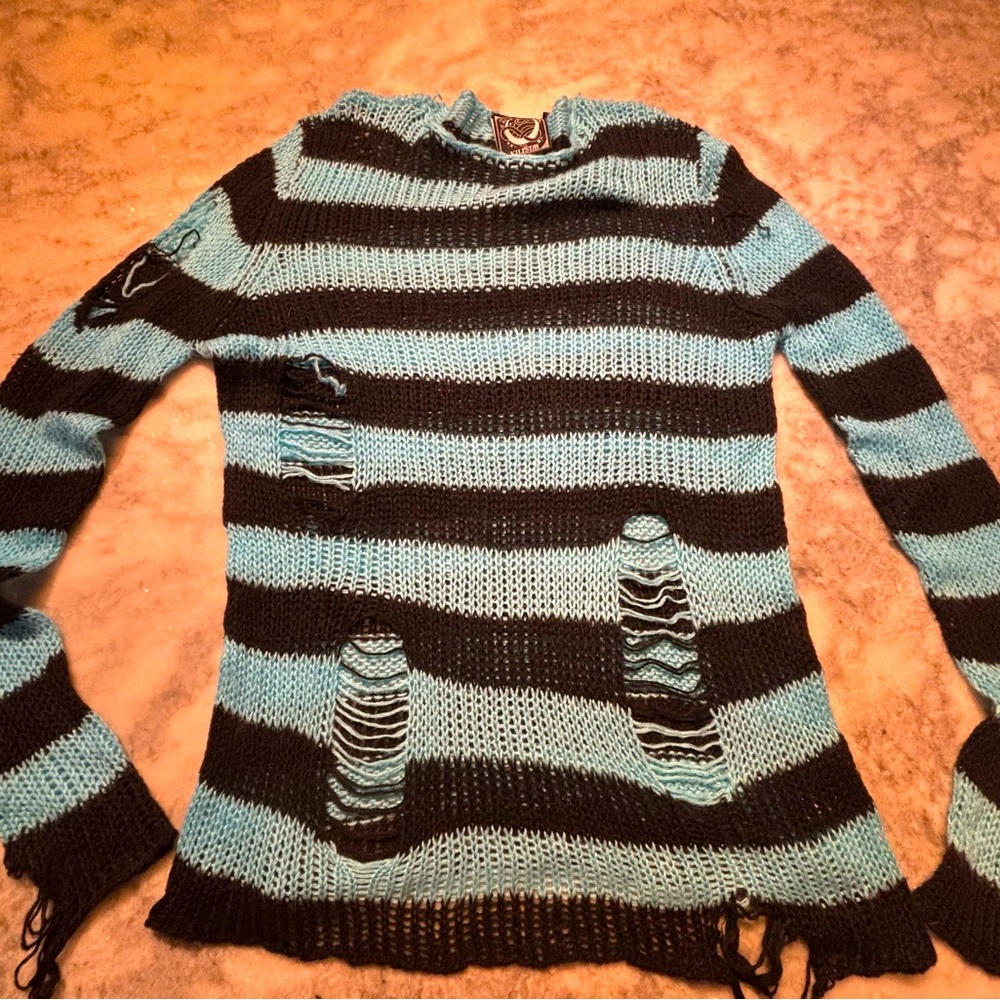 blue & black distressed jumper 🩵
